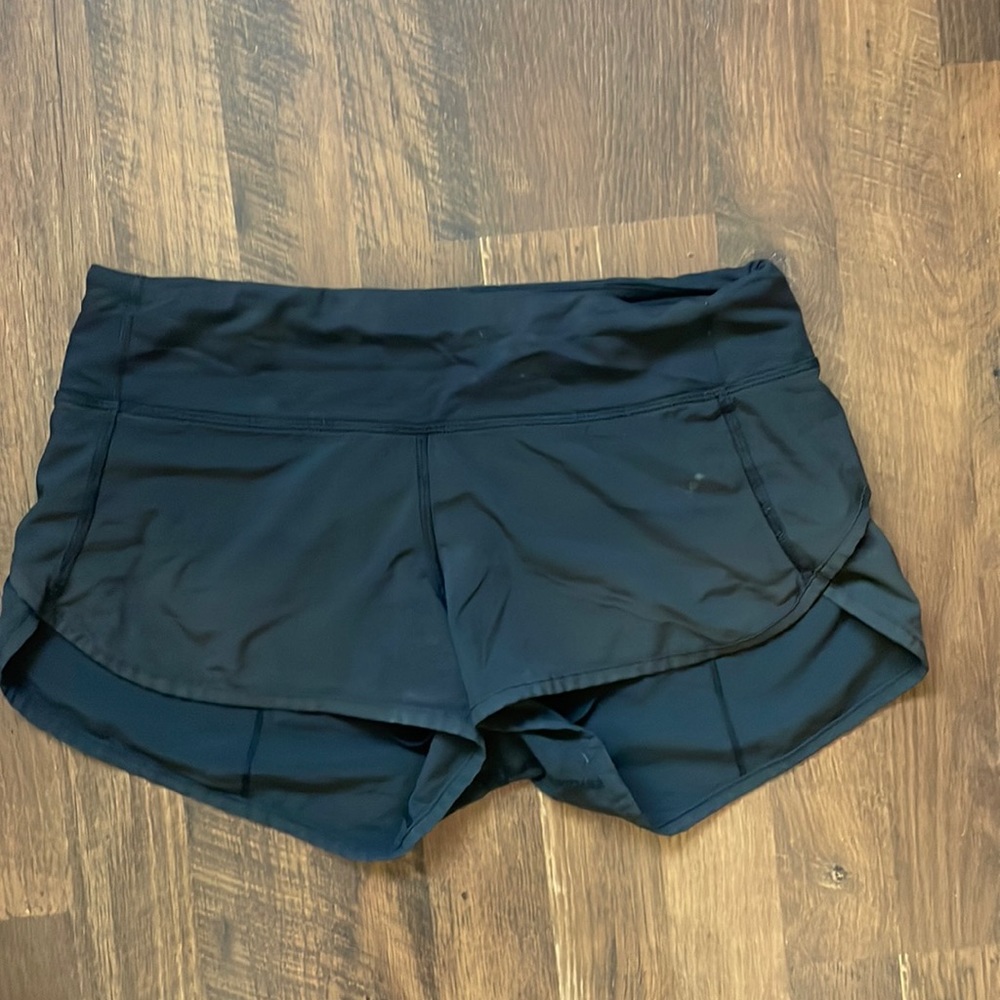 Black Lululemon speed short 2.5 inch